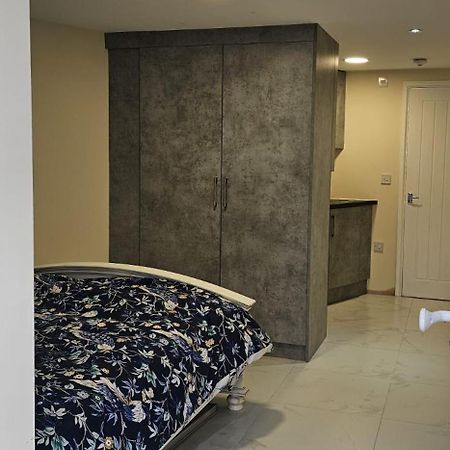 Cozy Studio Near To Tube Station Redbridge Esterno foto